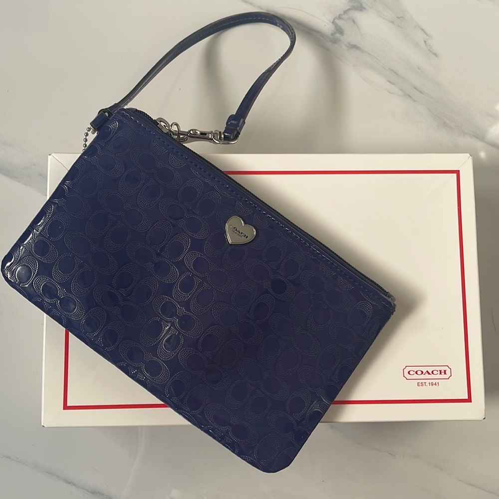 Embossed COACH Purple Liquid Gloss Patent Leather Bow Heart Wristlet